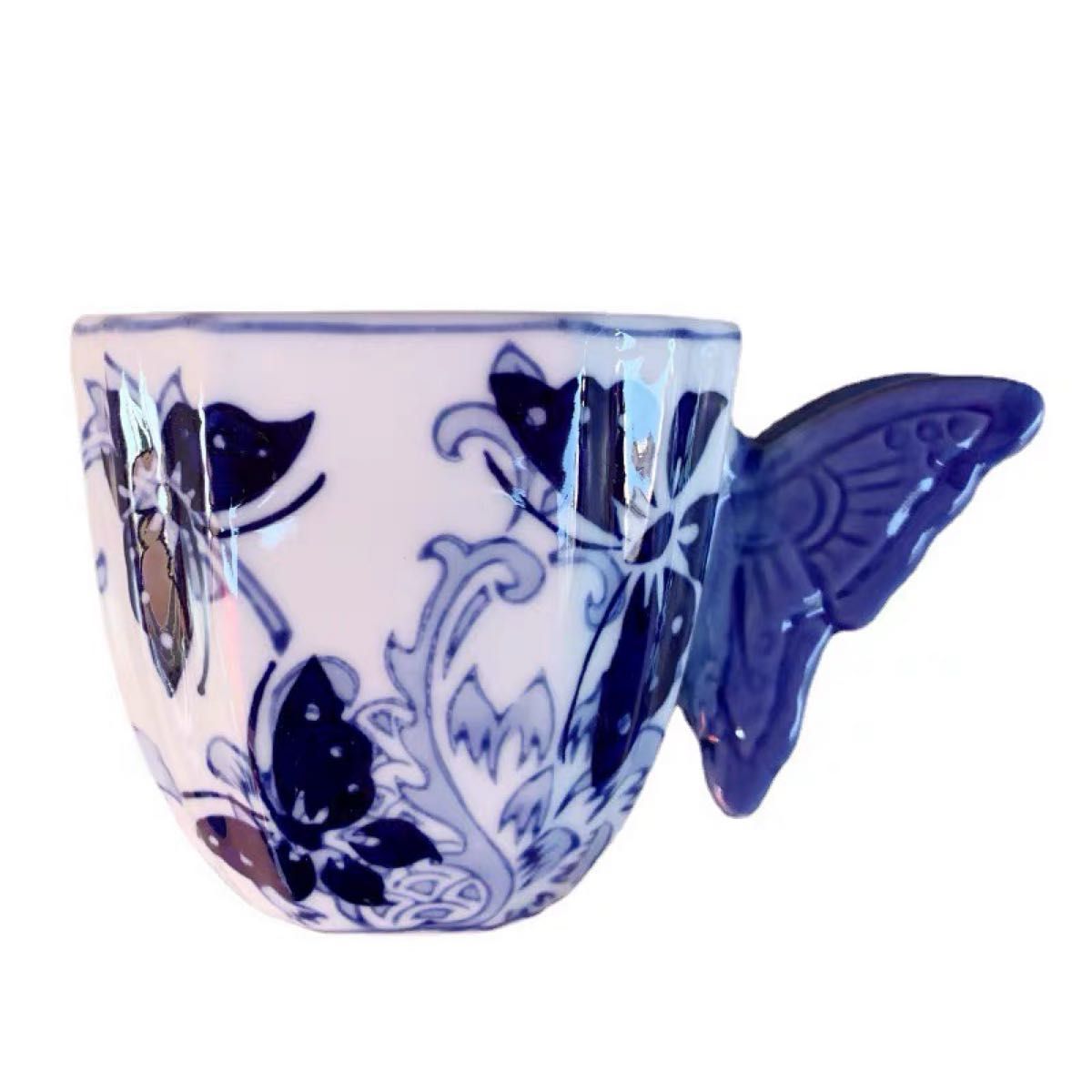 中国茶器　景徳鎮　手描き　茶杯　コーヒーカップ　女性ぴったり　青花磁　蝶々