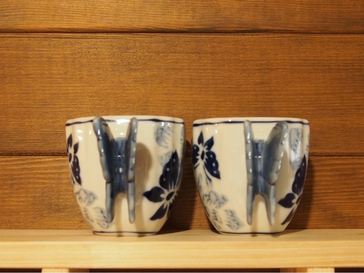 中国茶器　景徳鎮　手描き　茶杯　コーヒーカップ　女性ぴったり　青花磁　蝶々　２点
