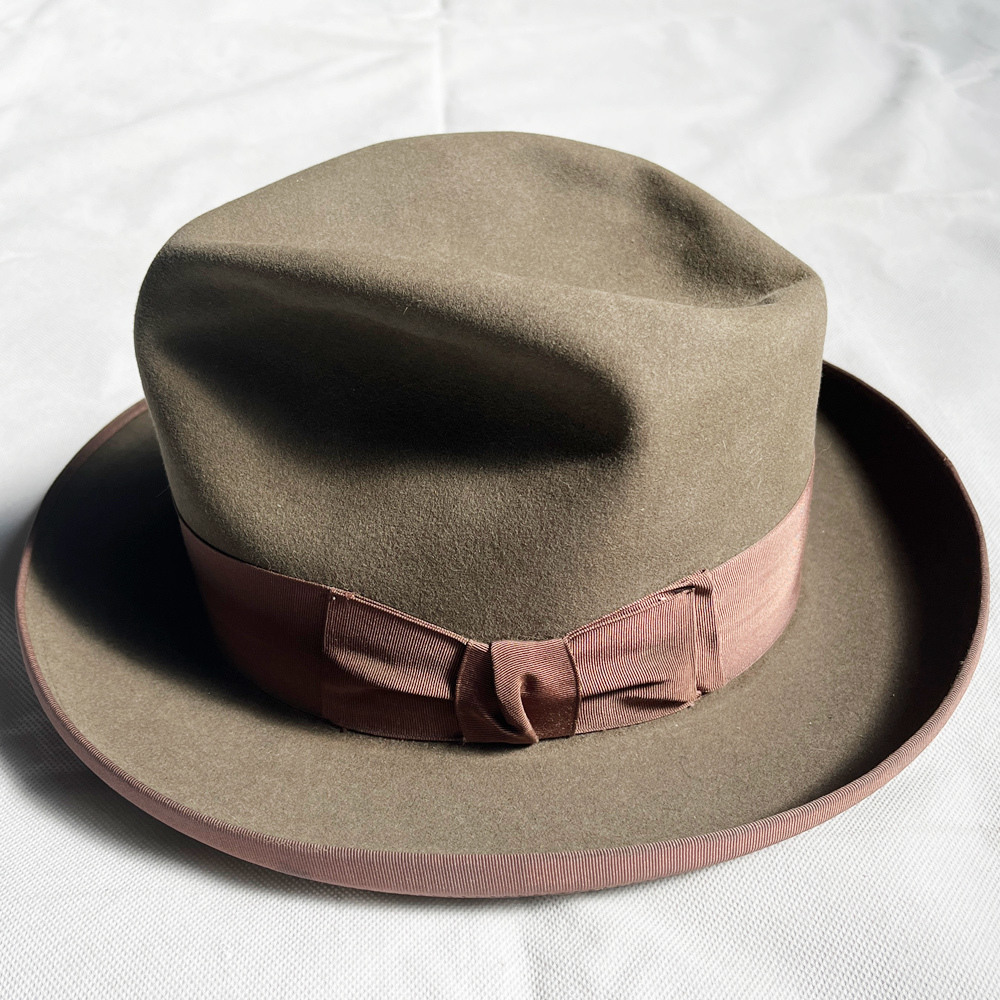 レア色! 50's DOBBS 58CM ホンブルグ HOMBURG カールドブリム ドブス NY USA ヴィンテージ ハット VINTAGE HAT レア オリーブ ブラウン 着_画像3