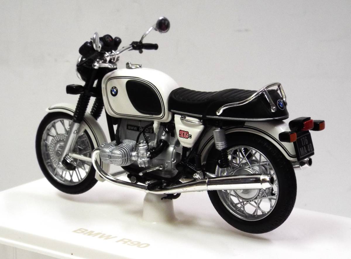 【ノレブ】1/18 BMW R90/6 1974年 ホワイト（ 商品№ 182036)の完成バイクモデル。正規輸入品_画像4