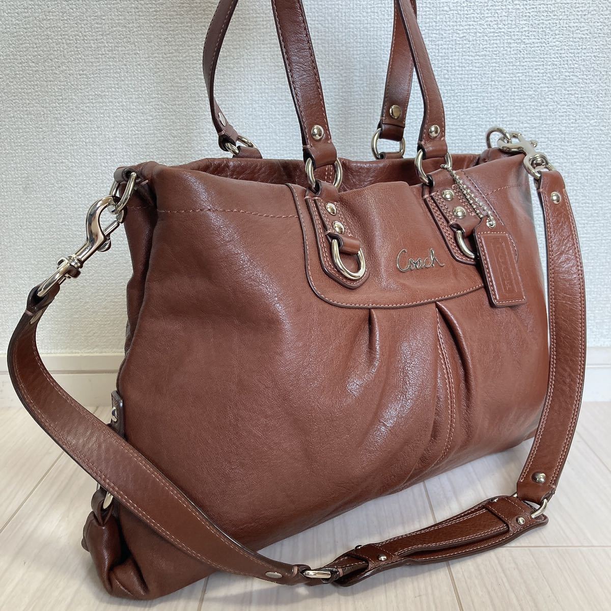 美品 COACH コーチ レディース 斜め掛け ビジネスバッグ ショルダーバッグ トートバッグ 牛革 本革 レザー 茶色 ブラウン ロゴ ブランド