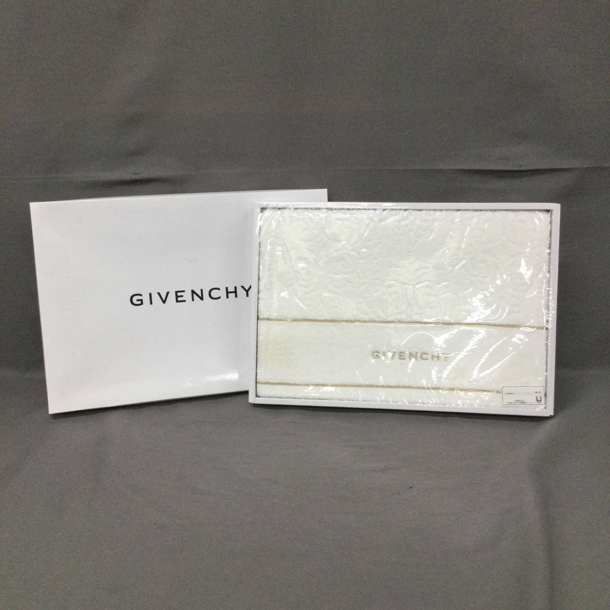 051031 248507 GIVENCHY ジバンシー ジバンシィ タオル バスタオル 小物 GB25232 ゴールド系 × ホワイト系カラー 綿 100% 箱付き_画像1