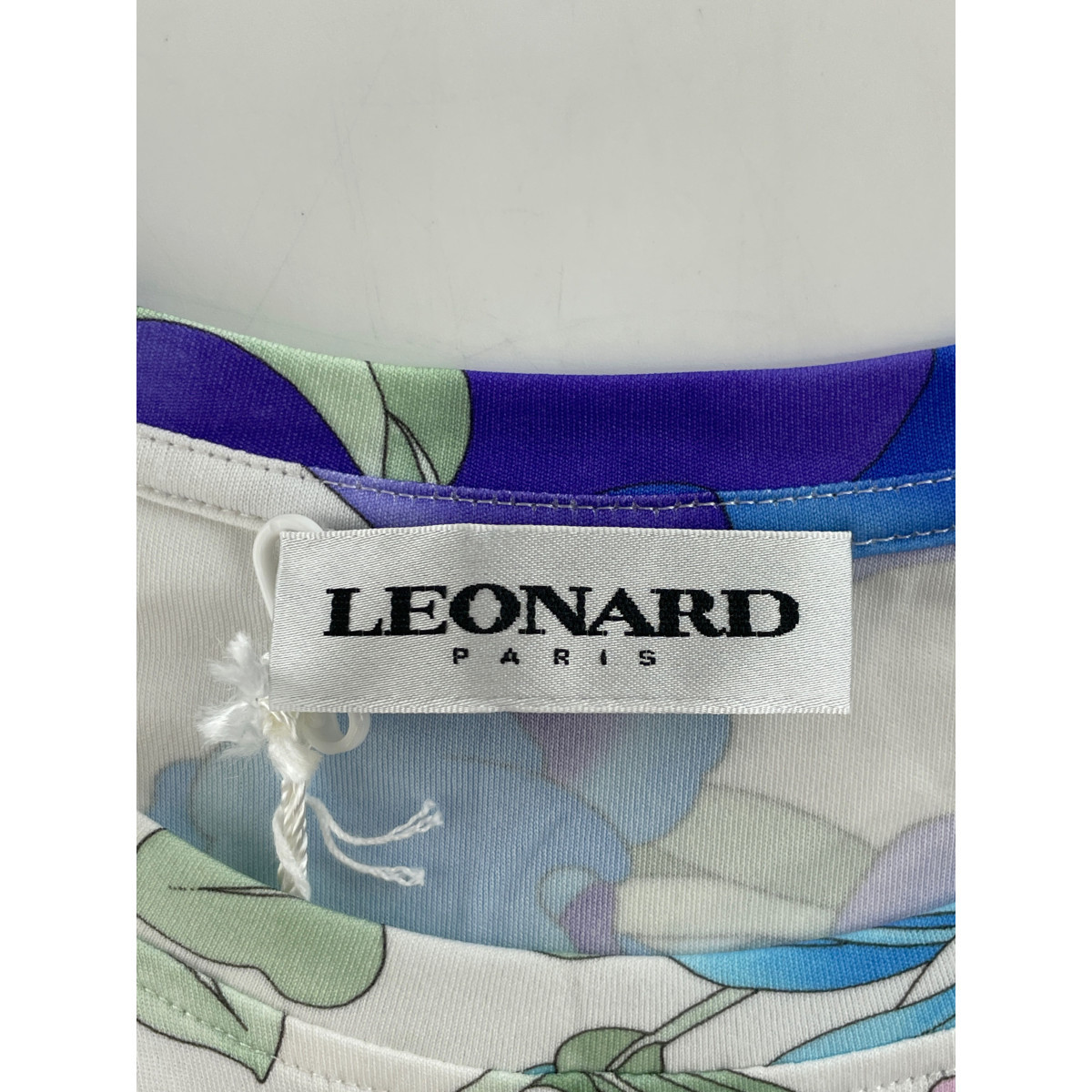 新品同様/ LEONARD レオナール 0435903 フラワー 半袖Tシャツ/ トップス 36 ホワイト/ブルー系 レディースの画像4