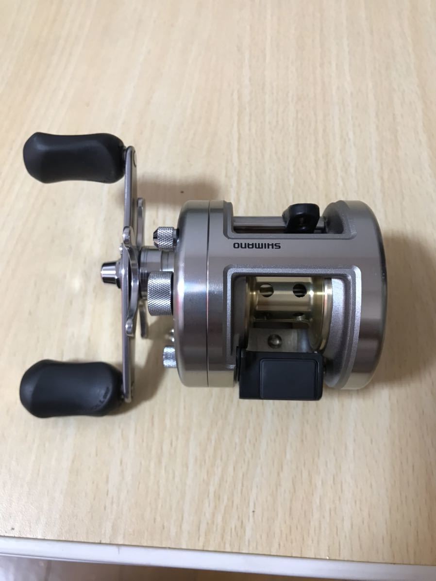 国内即発送】 SHIMANO シマノ ベイトリール カルカッタ 201 CALCUTTA