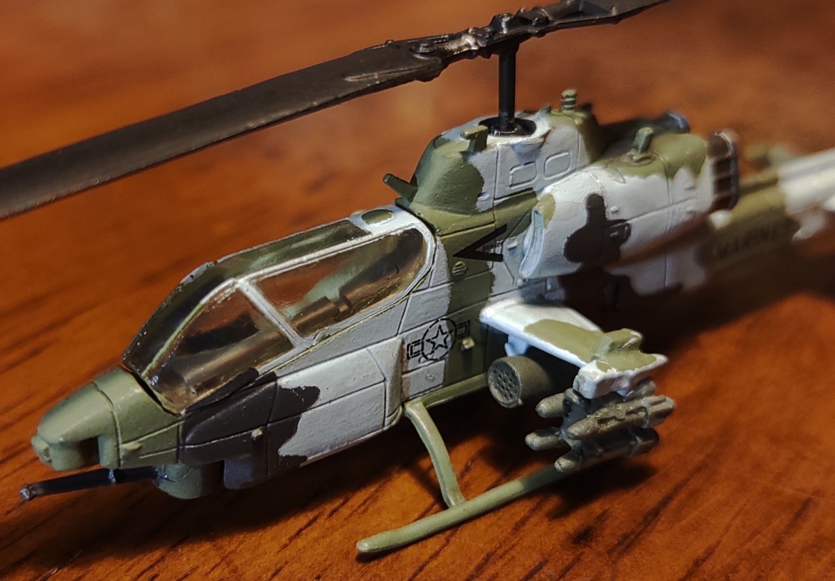 ワールドタンクミュージアム　vol. 6 　1/144 AH-1W スーパーコブラ アメリカ　海兵隊仕様　対戦車ヘリ　ヘリコプター_画像1