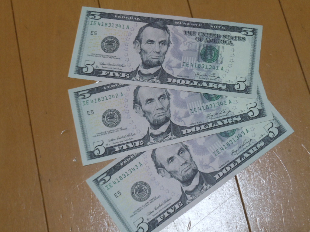 アメリカ　ドル紙幣　5ドル紙幣　3枚連番　ほぼピン札 未使用_画像1