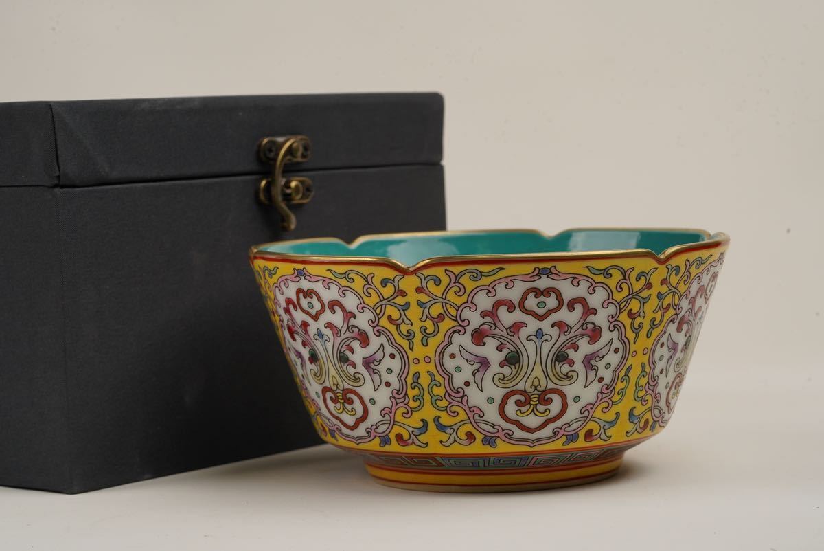 中国 古美術 琺瑯彩 黄地 茶碗 菓子鉢 大清 雍正年製 時代物 藏出 箱付