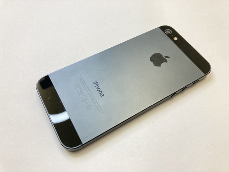 HE951 au iPhone5 16GB ブラック 判定◯ ジャンク ロックOFF_画像2