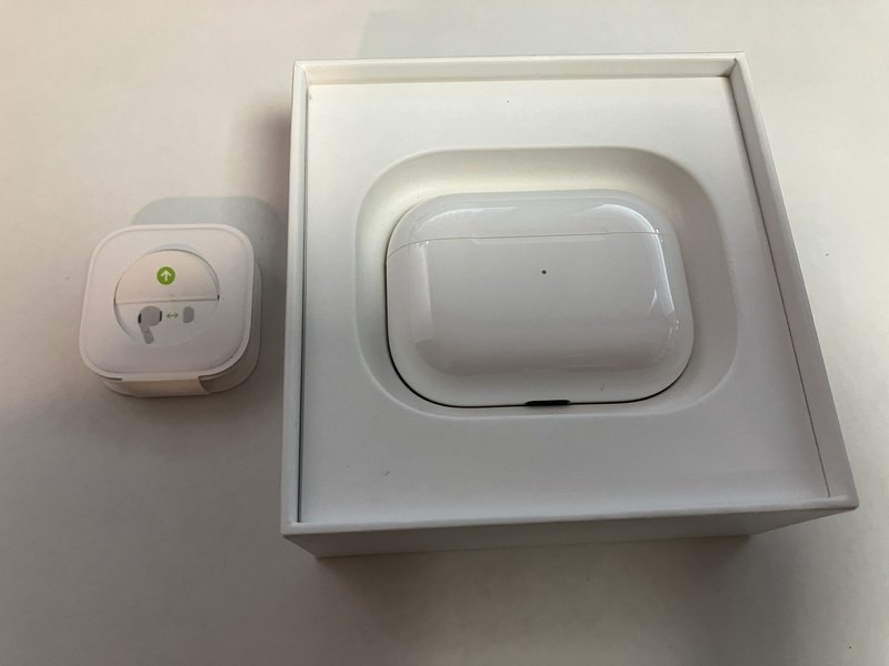 正規販売店】 FG051 AirPods Pro 第1世代 MWP22J/A 箱/付属品あり