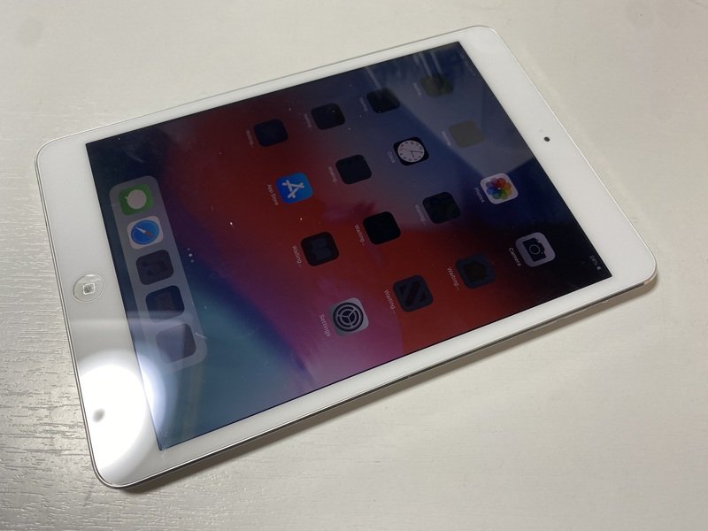 IC211 iPad mini 2 Wi-Fi シルバー 16GB ジャンク ロックOFF_画像1