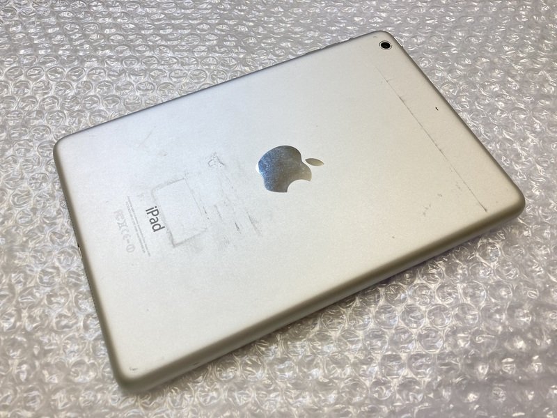 HF082 iPadmini 第2世代 Wi-Fiモデル A1489 16GB シルバー ジャンク ロックOFF_画像2