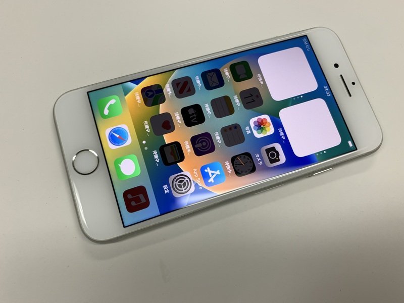 DU604 SIMフリー iPhone8 シルバー 64GB-