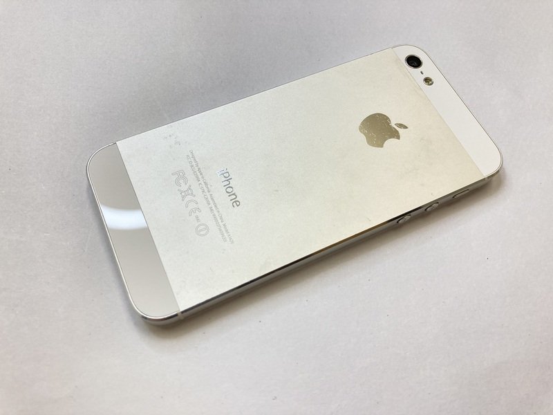 HF615 au iPhone5 32GB ホワイト 判定◯ ジャンク ロックOFF_画像2