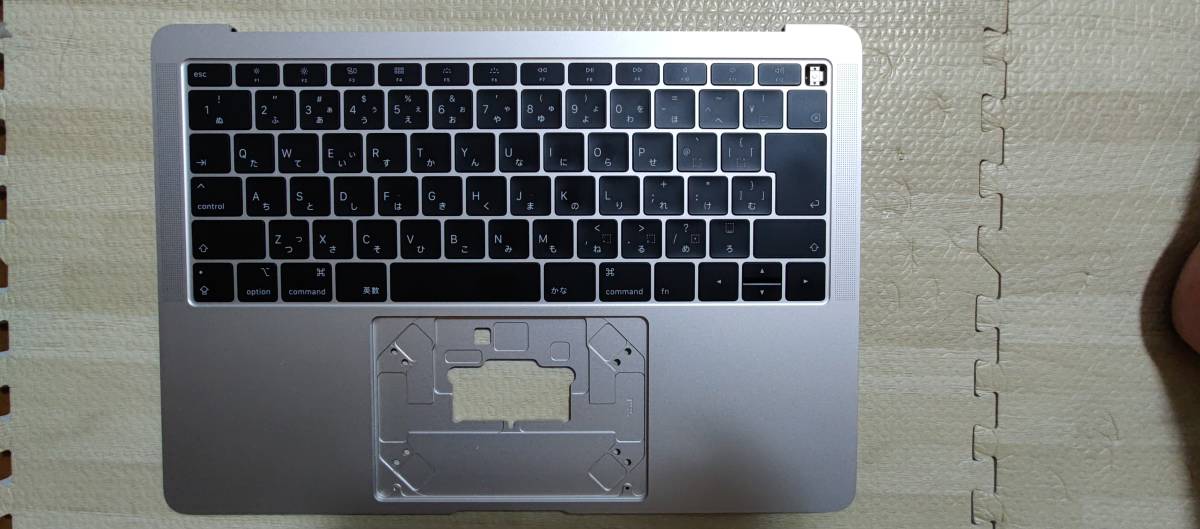 ★動作確認済★Macbook Air 2018 2019 13インチA1932 用キーボードパームレスト（シルバー色 JIS配列）_画像1