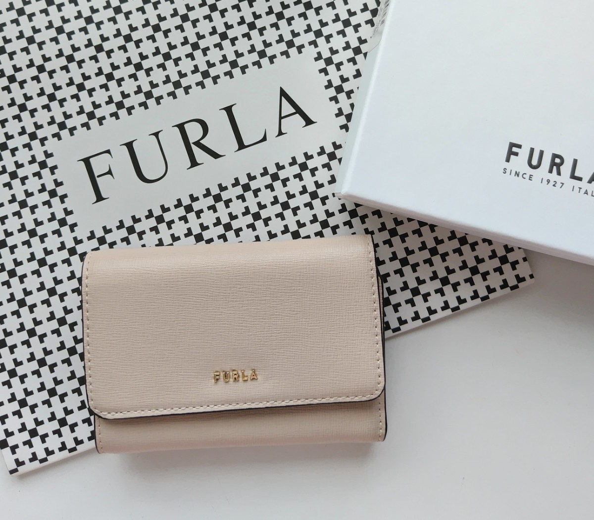 【新品】 FURLA BABYLON 三つ折り財布 ベージュ_画像1