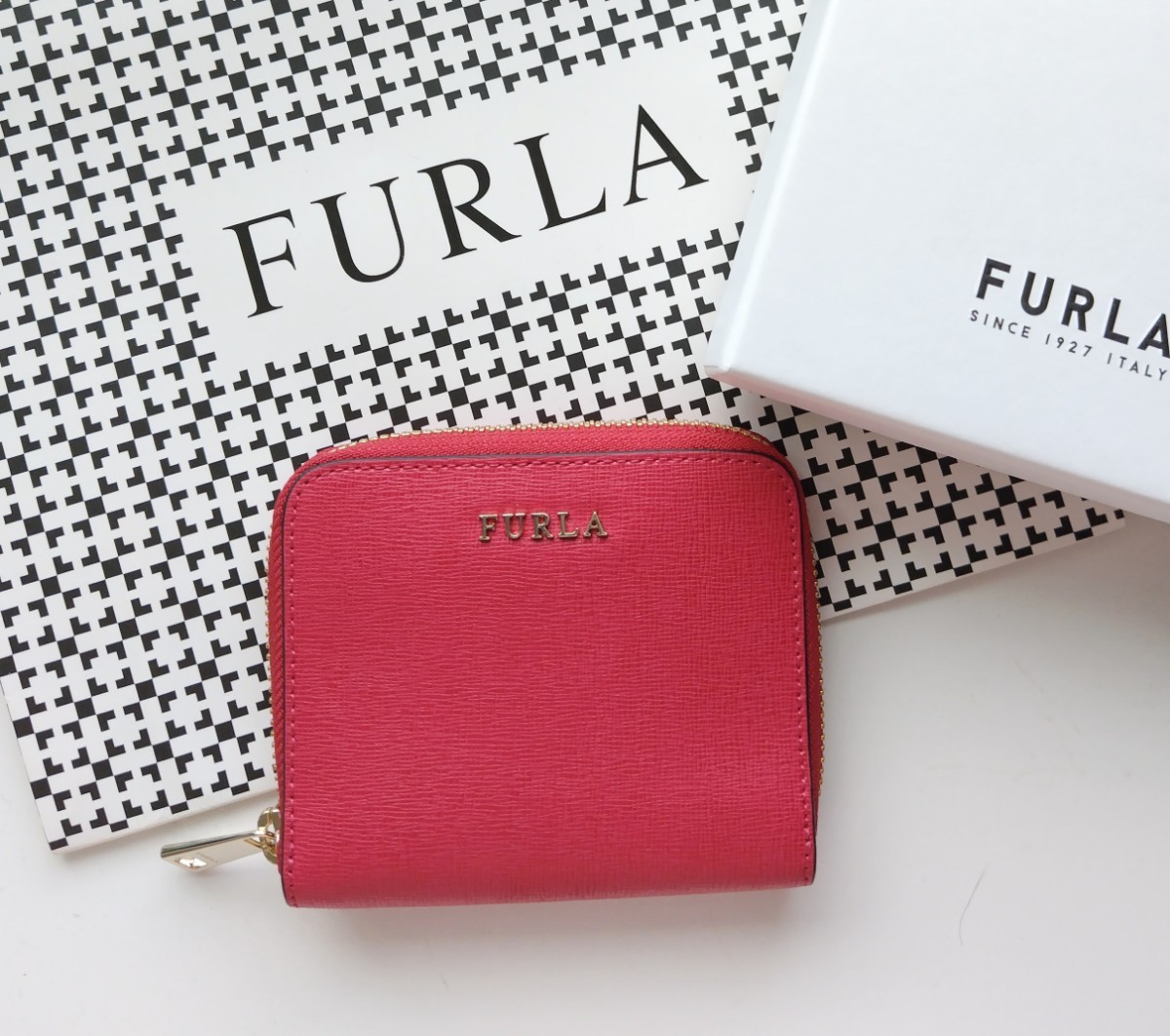 【新品】 FURLA BABYLON 二つ折り財布　ラウンドジップ レッド_画像1