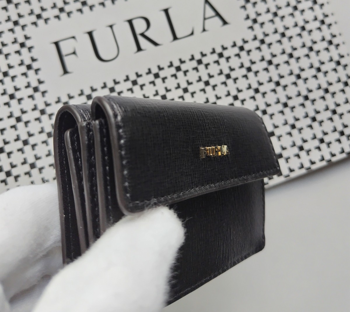 FURLA BABYLON 三つ折り財布 ブラック コンパクト 無地 - 小物