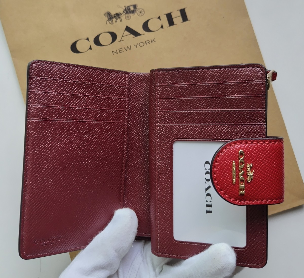 【新品】コーチ　COACH 新作　二つ折り財布　レッド