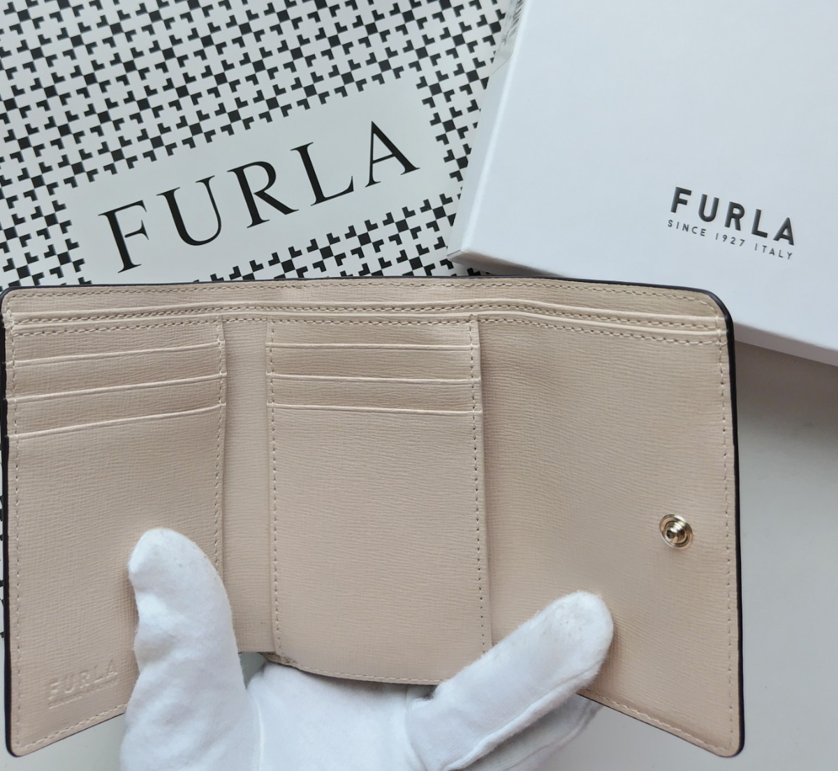 【新品】 FURLA BABYLON 三つ折り財布 ベージュ_画像3