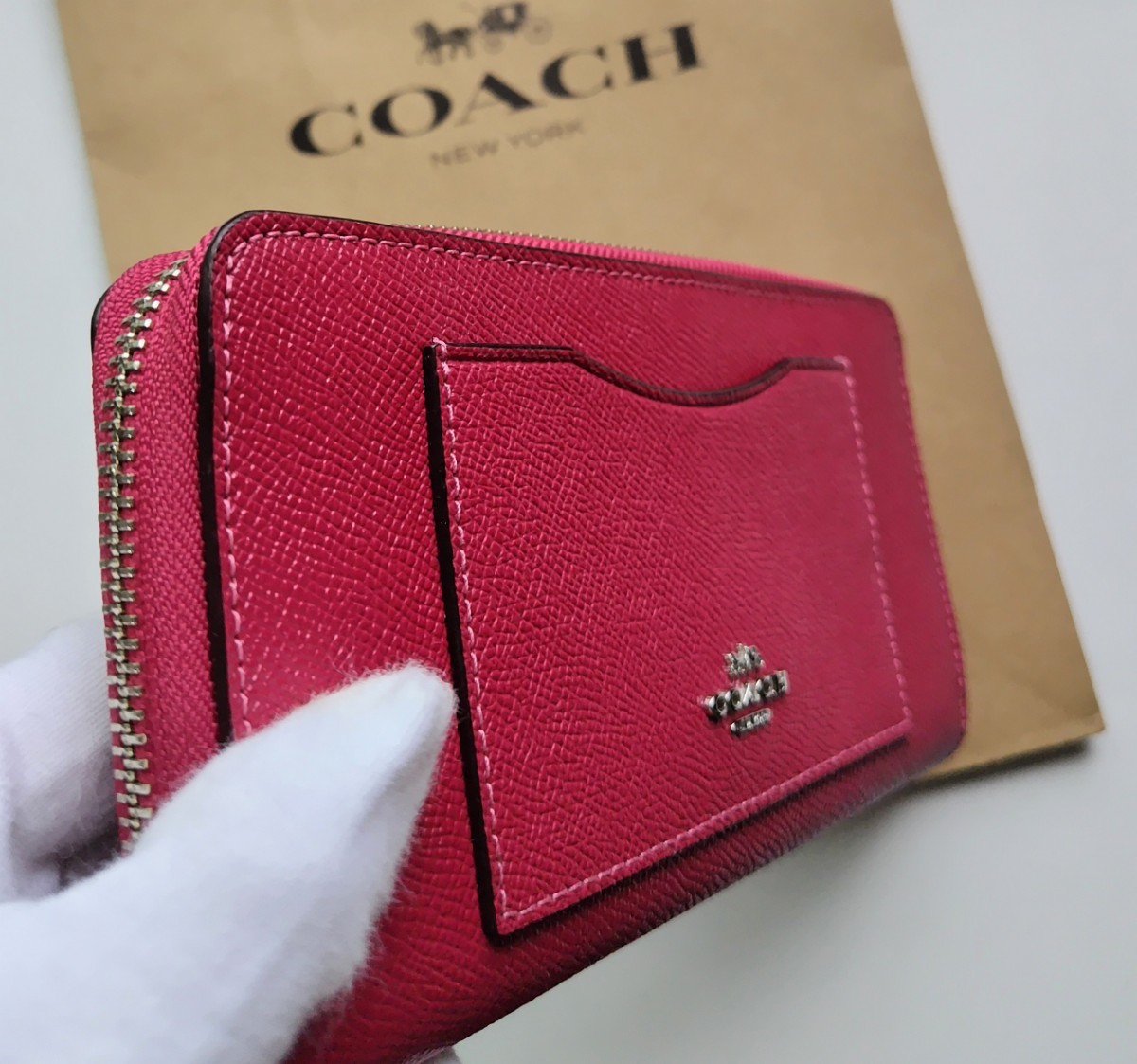 新品】COACH コーチ 長財布 ラウンドジップ ピンク レッド 新品】COACH コーチ 長財布 ラウンドジップ ピンク レッド