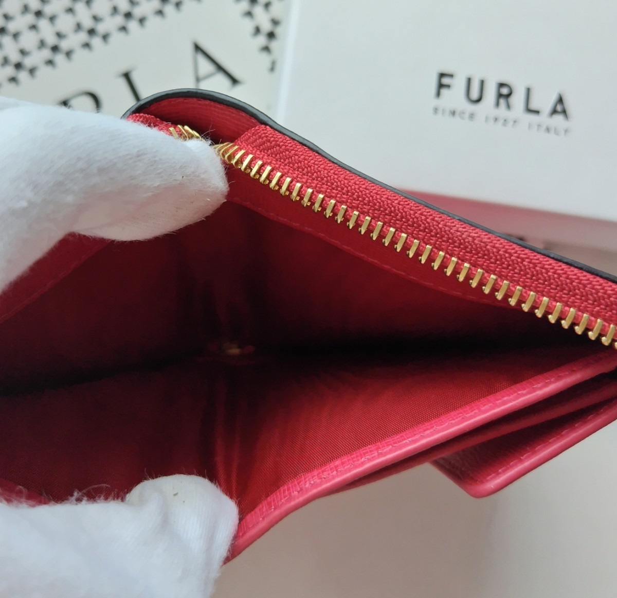 【新品】 FURLA BABYLON 二つ折り財布　ラウンドジップ レッド_画像4