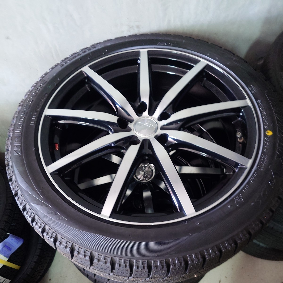 Weds ウェッズ　レニオス+BS　VRX　スタッドレスタイヤセット　245/45R19 タイヤほぼ新品_画像1