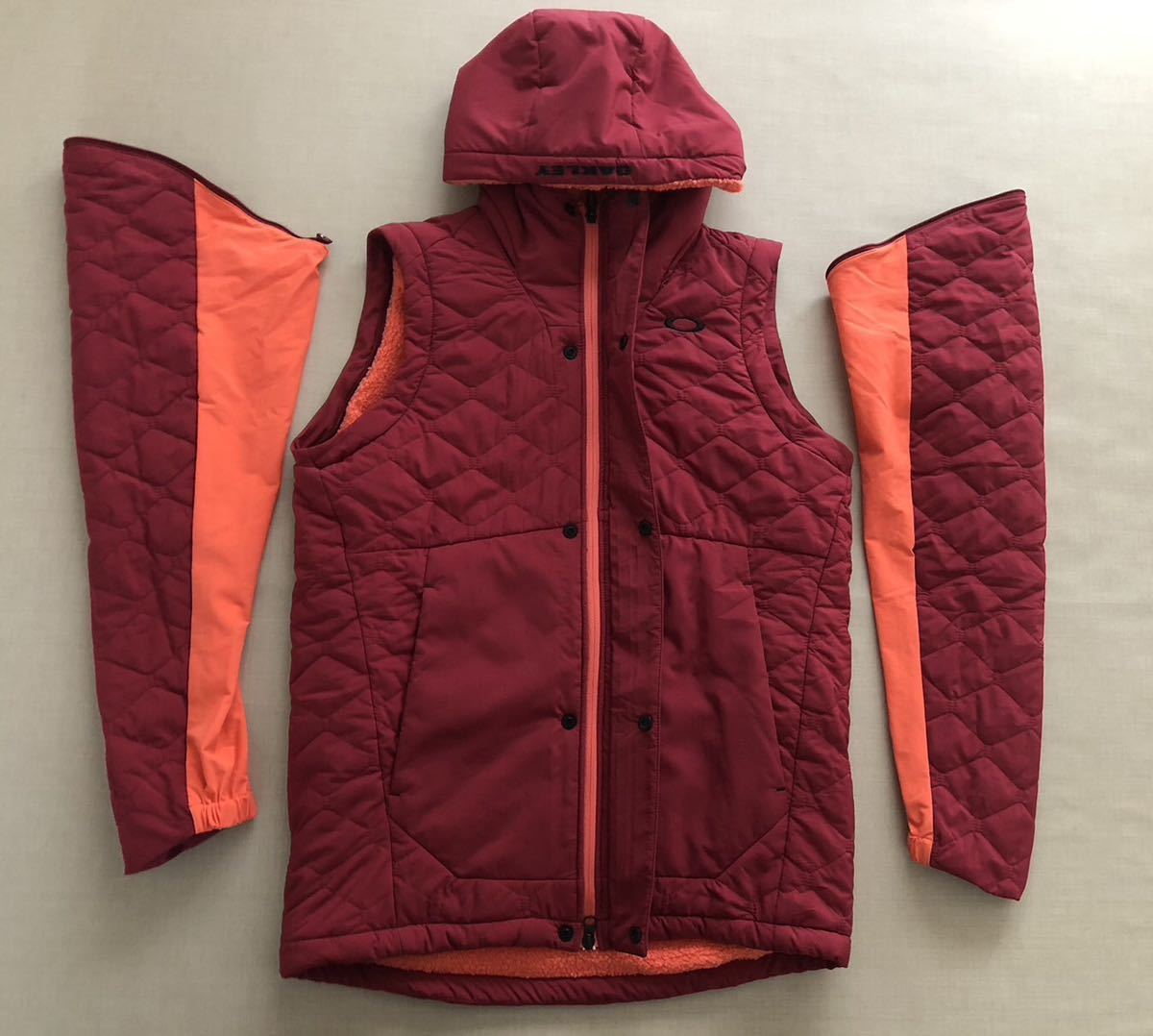 送料無料◆新品◆オークリー UNEVEN PUFF JACKET 3.0 ◆(L)◆FOA402870-80U◆OAKLEY・2WAY ジャケット_画像4