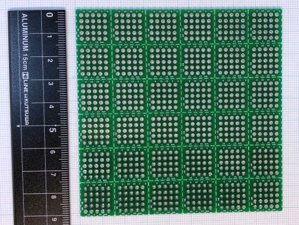 5x5孔・1.5cm角・小さなユニバーサル基板の36枚綴りシート★電子工作用★ガラエポ・両面・スルーホール★緑色(U1515SAG)_画像2