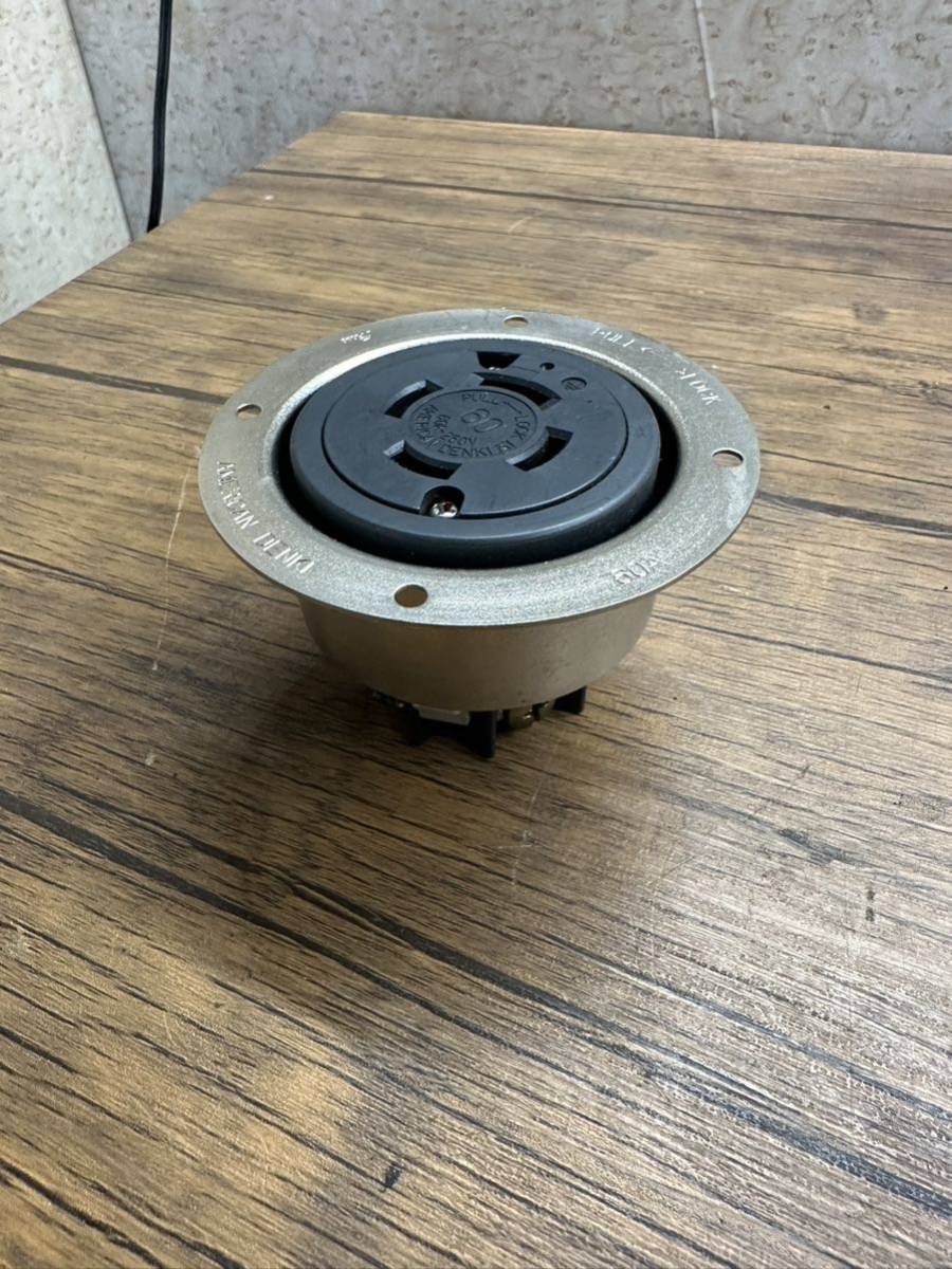 B31_7」長期保管未使用 アメリカン電機 接地形3P 60A 250V フランジ