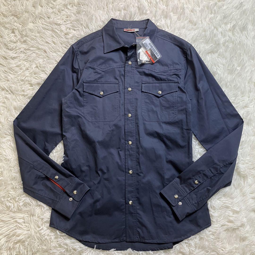 【新品タグ付き】 PRADA プラダ 長袖シャツ ネイビー ロゴプレート コットン Lサイズ スポーツ ドレスシャツ カジュアルシャツ 赤タグ