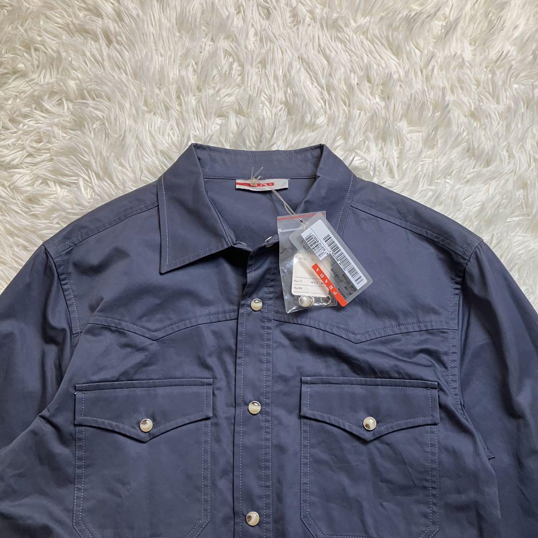 【新品タグ付き】 PRADA プラダ 長袖シャツ ネイビー ロゴプレート コットン Lサイズ スポーツ ドレスシャツ カジュアルシャツ 赤タグ