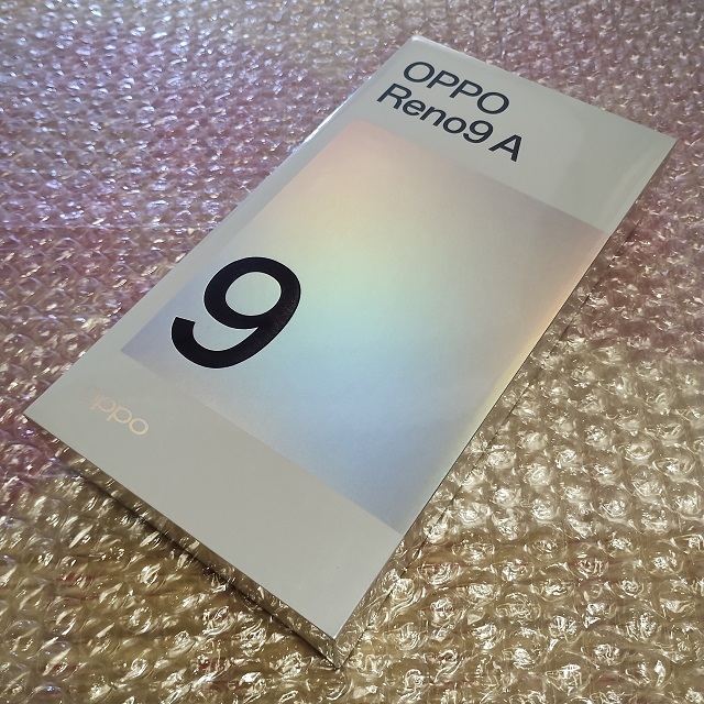 正規品はそれなりの価格 OPPO Reno 9A ムーンホワイト 国内版 SIM