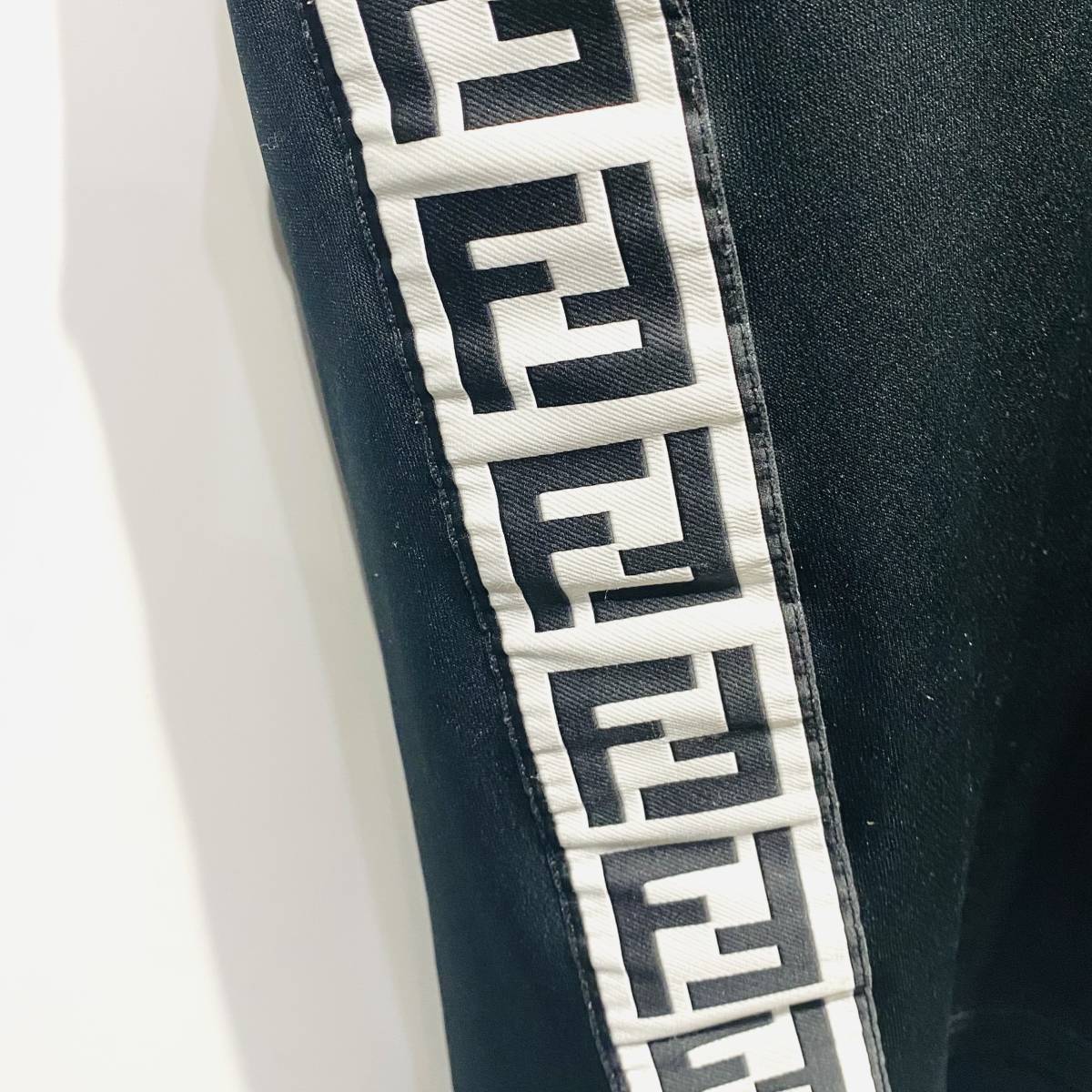 FENDI フェンディ メッシュ Tシャツ FAF649 AL49 ポリエステル Mサイズ 黒 白 ブラック×ホワイト_画像4