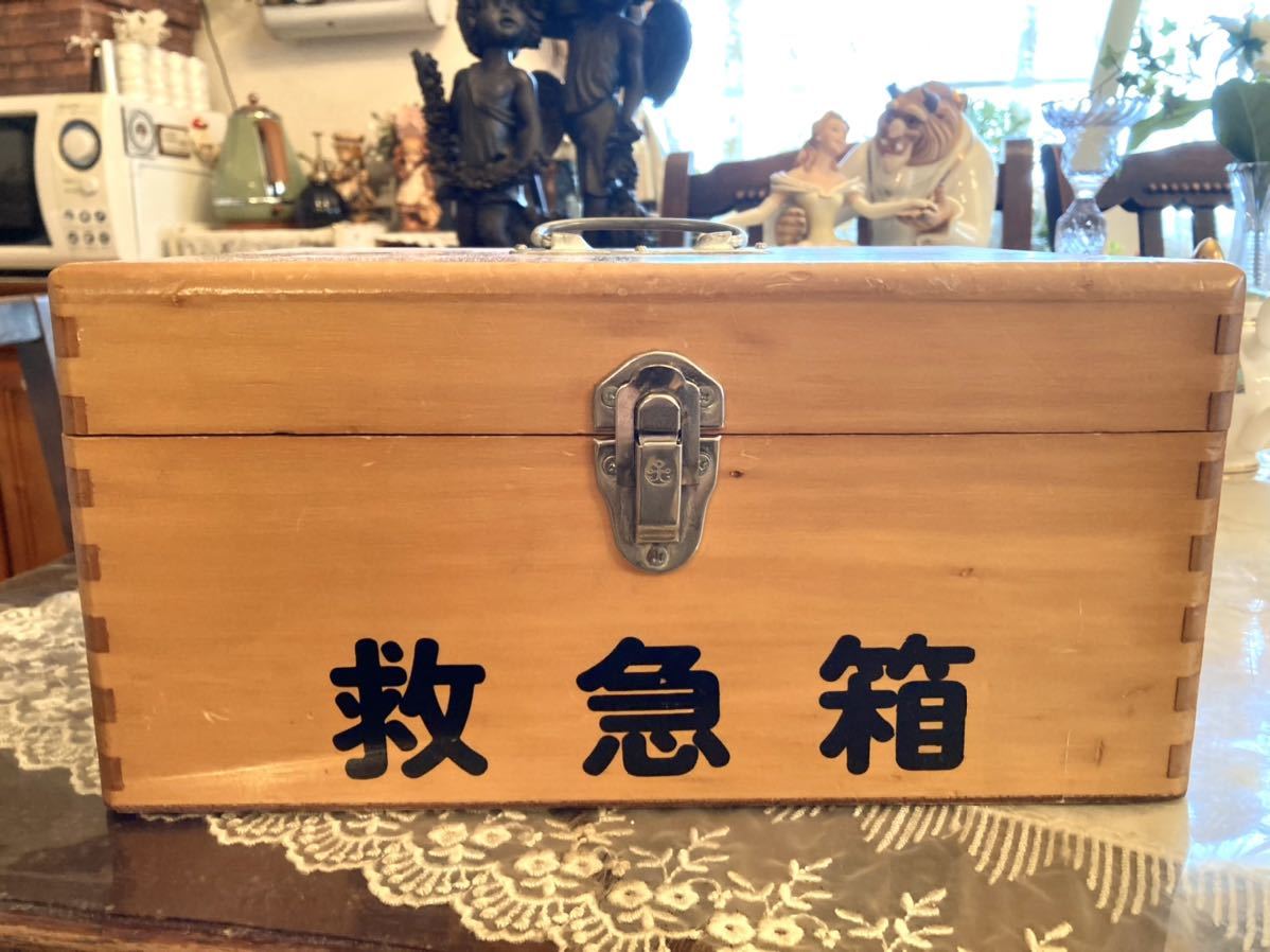  antique first-aid kit wooden green 10 character Vintage Vintage .. city Showa Retro bro can to Country antique medicine box tree box box 