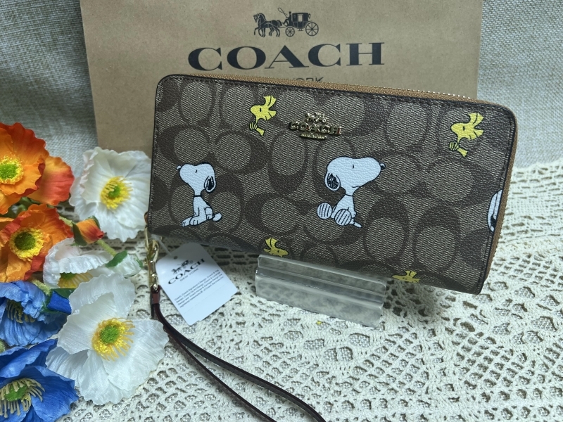 コーチ COACH 長財布 財布 シグネチャー ラウンドジップ スヌーピー COACH XPEANUTS スペシャル 財布 レディース プレゼント  新品 B147