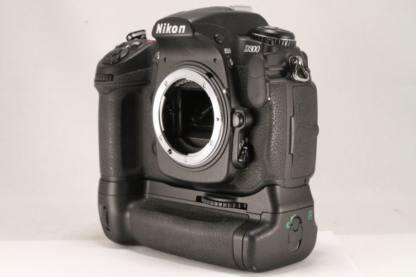 ★特上品★ニコン Nikon D300 ボディ + MB-D10★動作OK ちょっと難あり★87200_画像2