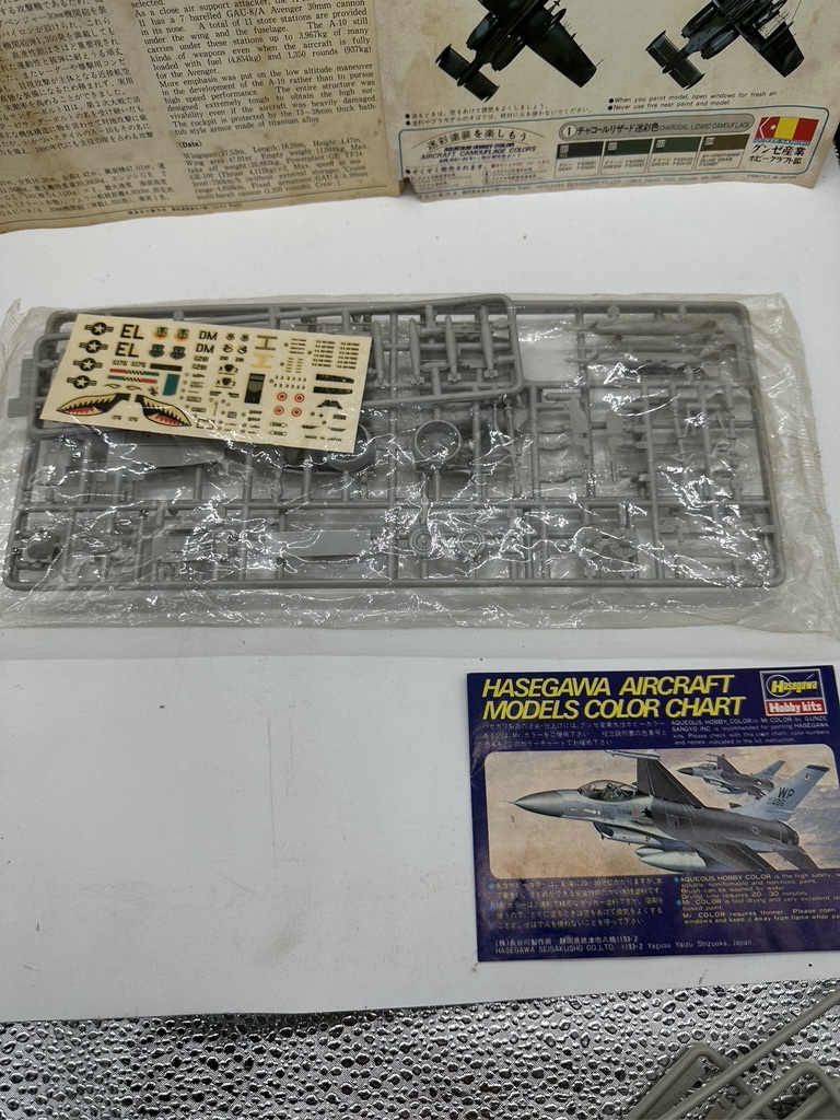 H0065 ハセガワ 1/72 ウォーバードコレクション No.44 A-10A サンダーボルトⅡ フィギュア 戦闘機_画像3