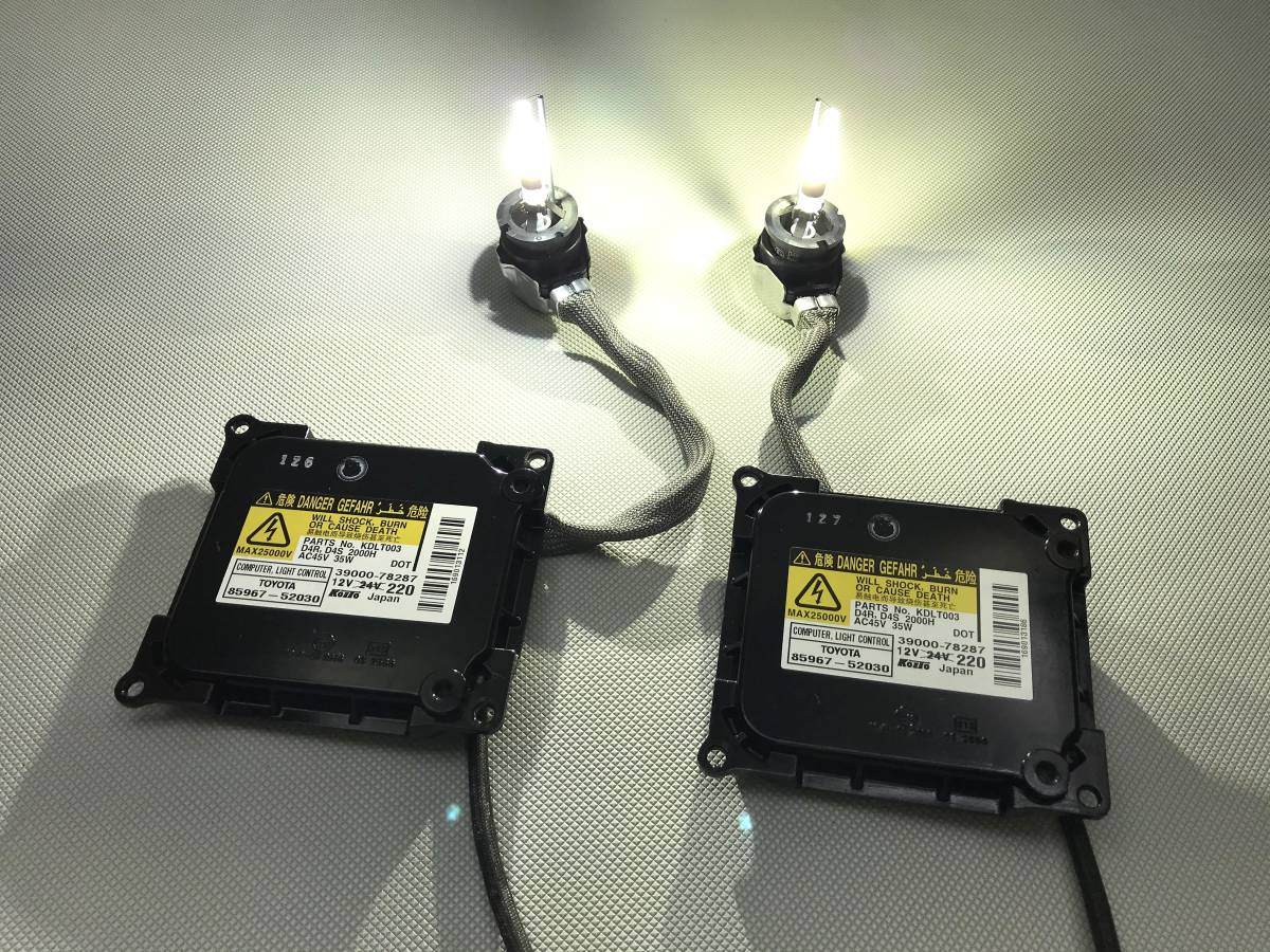 トヨタ 純正 HID バラスト 左右　85967-52030　AZR60 AZR65 ノア / ヴォクシー NCP100 ラクティス NNP10 ポルテ 等_点灯画像