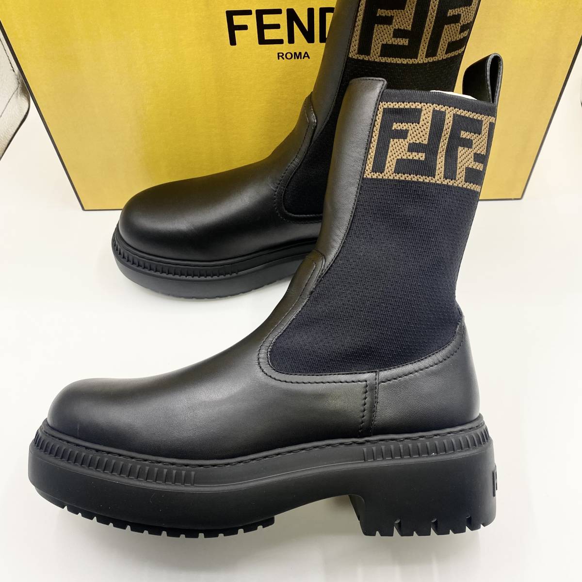 新品未使用！送料込み★FENDI★ドミノ バイカーブーツ FF サイドゴア_画像2