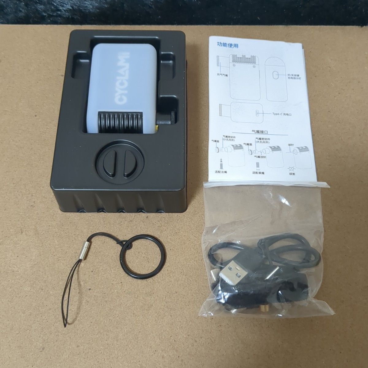 CYCLAMI 携帯型電動空気入れ 本体重量115g-