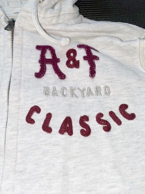 Abercrombie&Fitch ダメージ加工ジップアップパーカー MUSCLE グレー 裏地フリース S 刺繍入_画像3