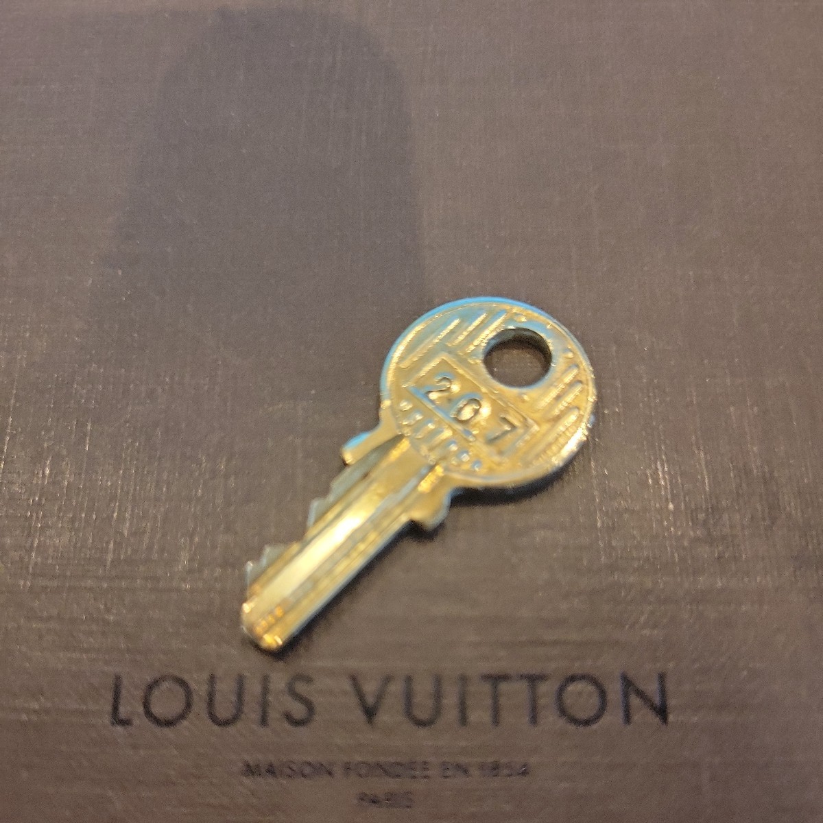 美品 Louis Vuitton パドロック カデナ 南京錠 ルイヴィトン 鍵 ゴールド 　番号　207　送料63円～_画像1