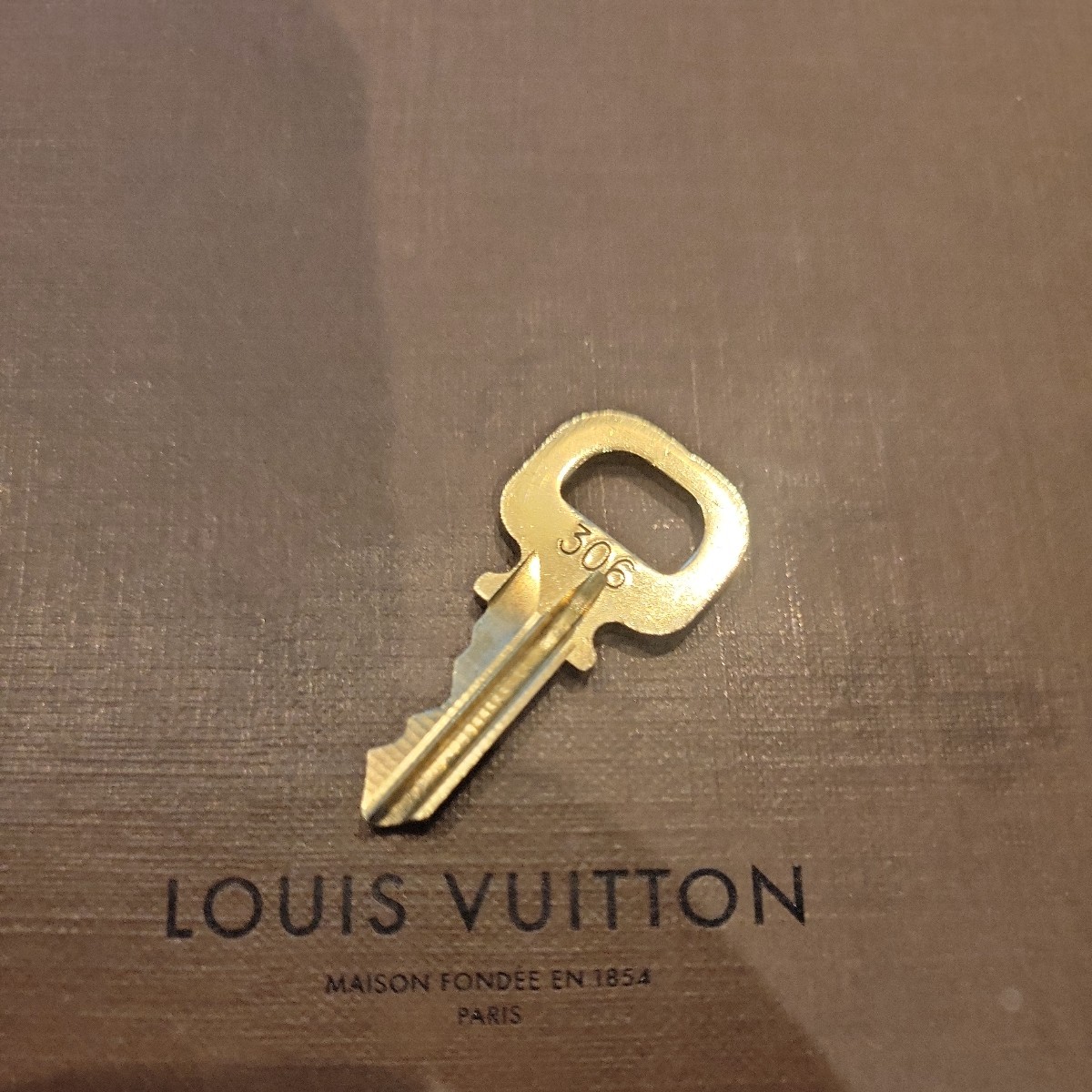 美品 Louis Vuitton パドロック カデナ 南京錠 ルイヴィトン 鍵 ゴールド 　番号　306　送料63円～_画像1