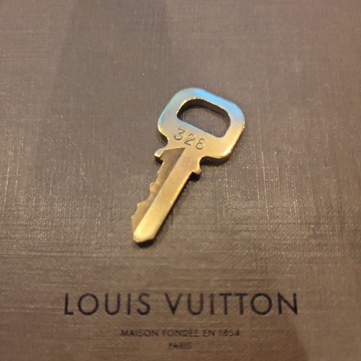 美品 Louis Vuitton パドロック カデナ 南京錠 ルイヴィトン 鍵 ゴールド  番号 326 送料63円～の画像1