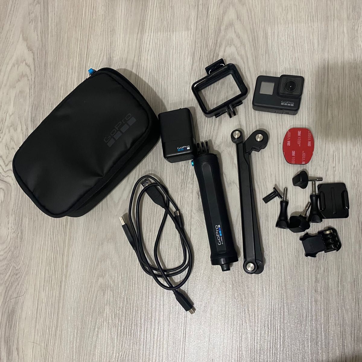 GoPro HERO7 Black 付属品付き バッテリー 充電器 自撮り棒