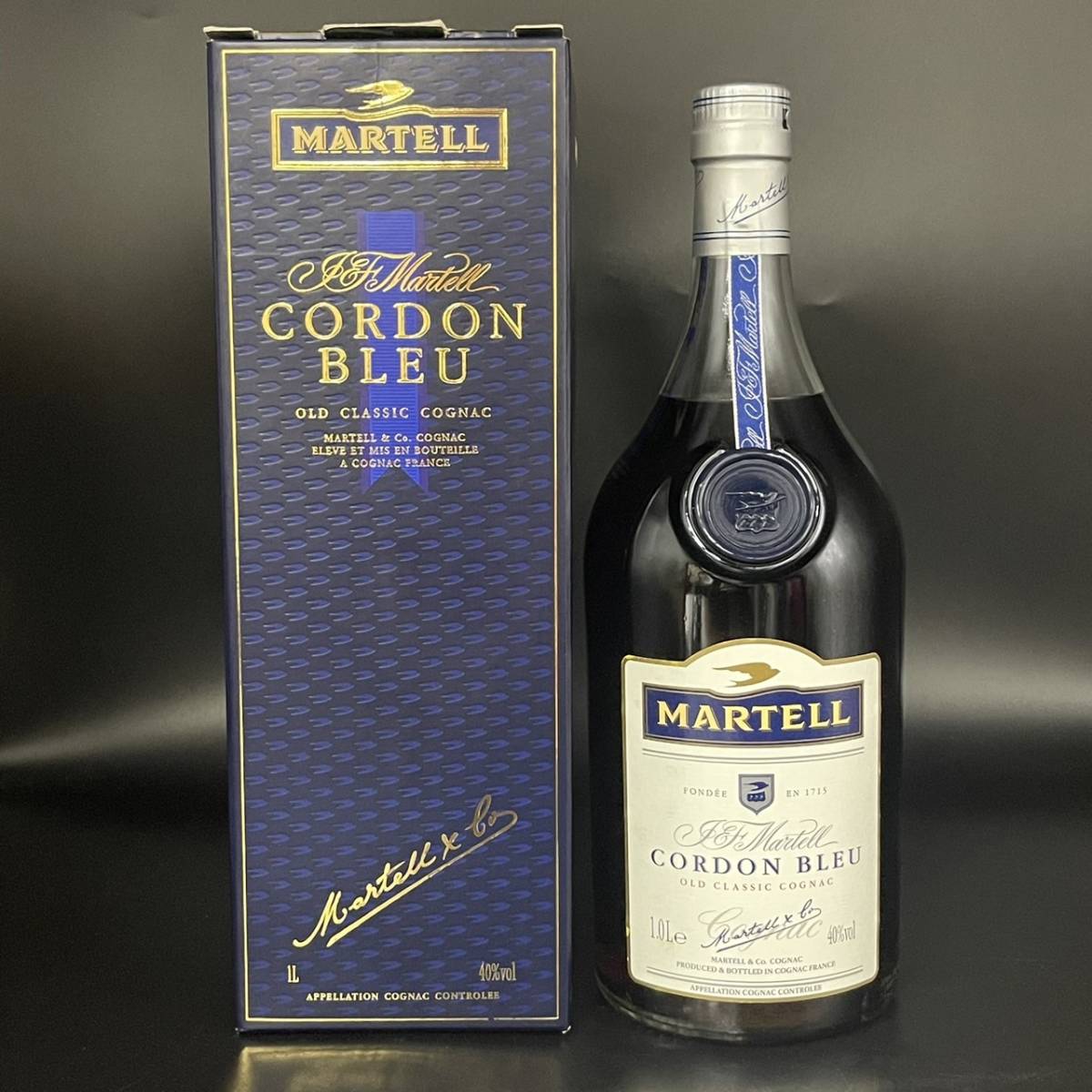 A6117(113)-239/YK15000　酒　MARTELL　CORDON BLEU　OLD CLASSIC COGNAC　マーテル　コニャック　ブランデー　40％　1000ml　箱付_画像1