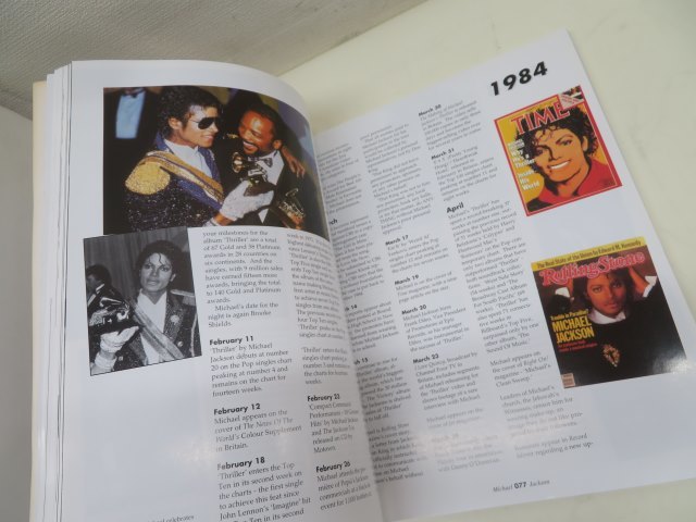 ■雑誌 Michael Jackson「A VISUAL DOCUMENTARY 1958-2009 THE OFFICIAL TRIBUTE EDITION」 マイケルジャクソン 86557■！！_画像3