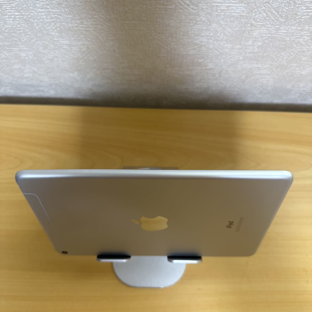 美品 iPad mini5 64GB white A2124 Wi-Fi+Cellular 7.9インチ 第5世代