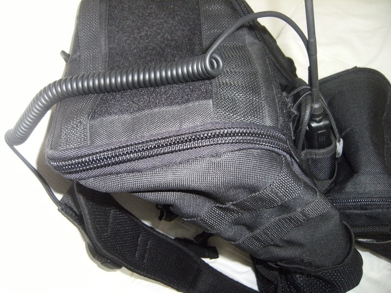 トランシーバー ラジオポーチ 小型携帯無線機用ホルダー（黒）_molle仕様のバックパックに装着
