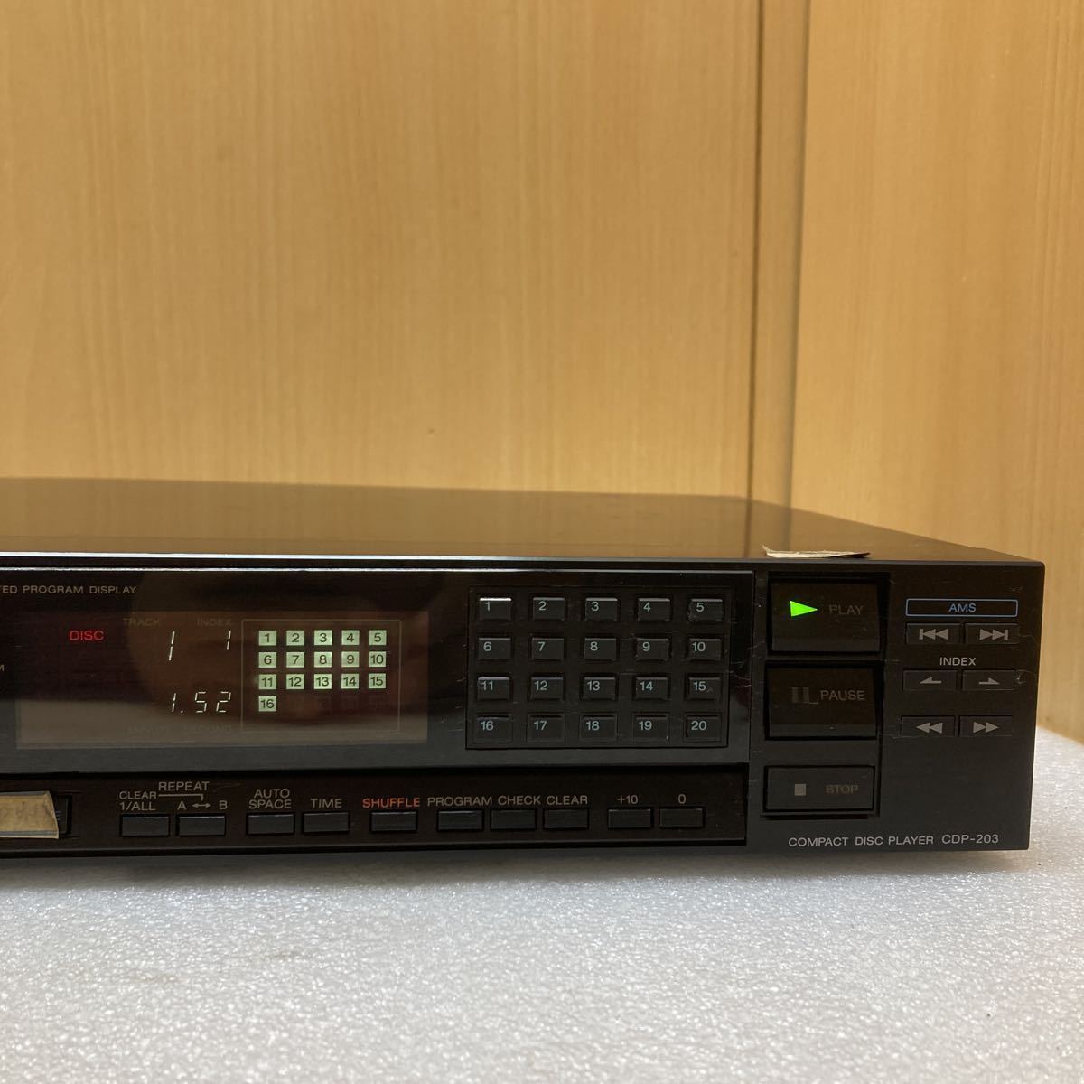 XL8198 SONY CDデッキ CDP-203 COMPACT DISC PLAYER CD再生OK 現状品　_画像3